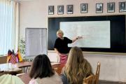 Від дизайн-ідеї до міжнародної комунікації: магістранти ЧДТУ опановують професійну іноземну мову